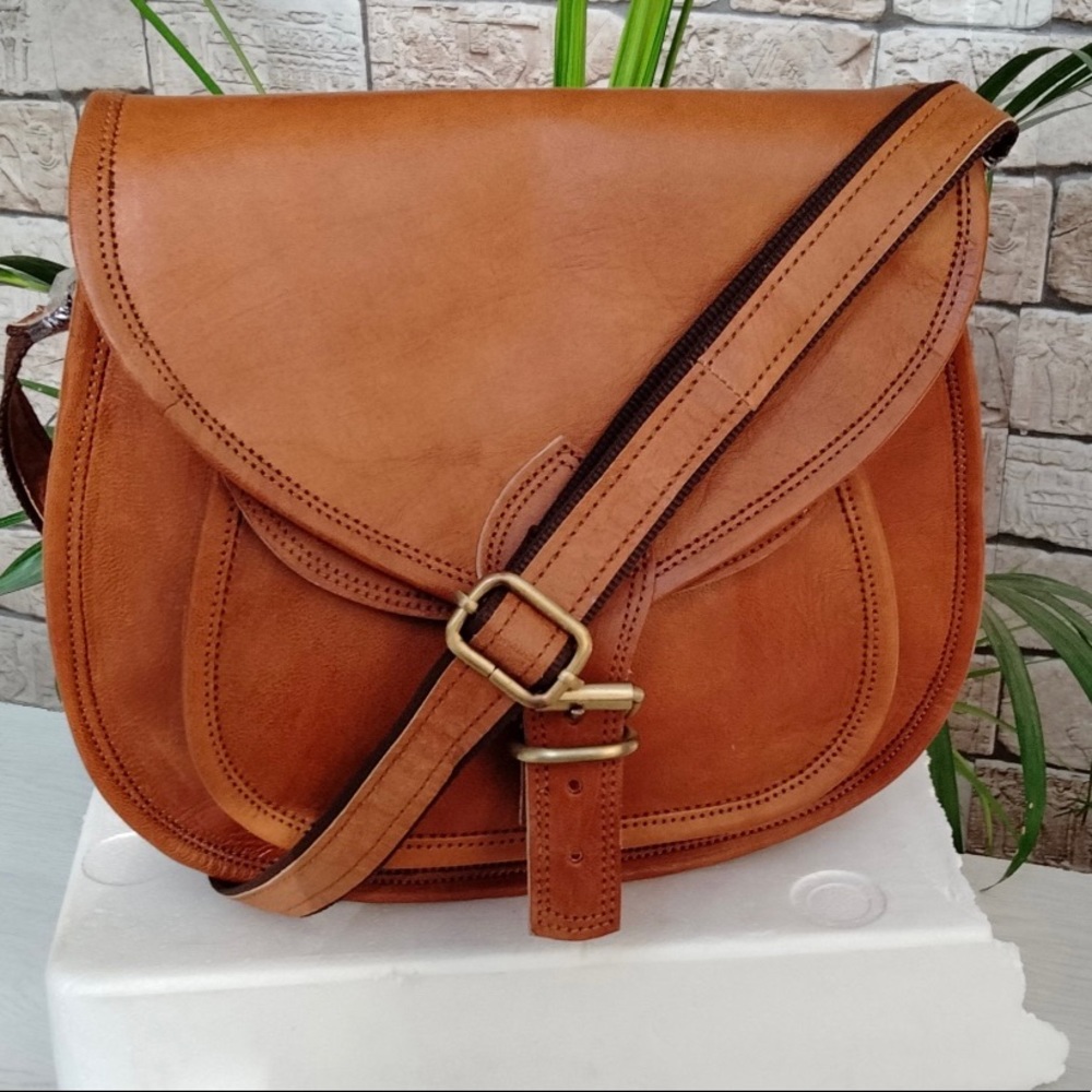 Handmade leather crossbody bag ✨🌿